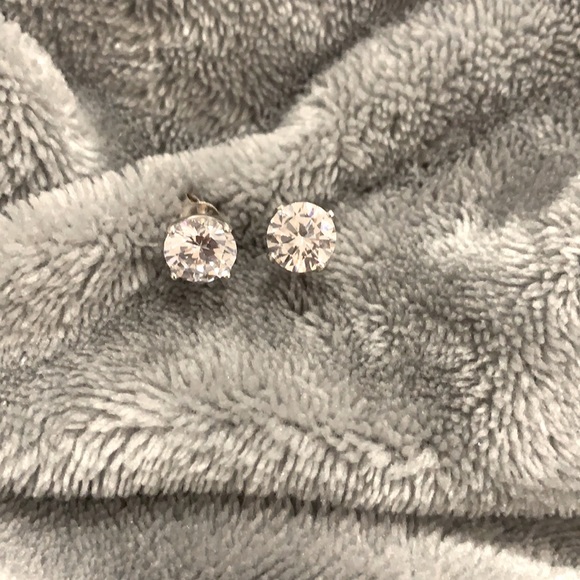 Sterling silver stud earrings - Picture 4 of 5